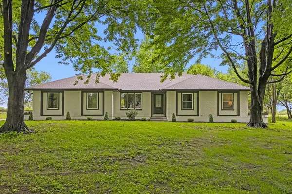 10813 Milton Thompson RD, Lee's Summit, MO 64086