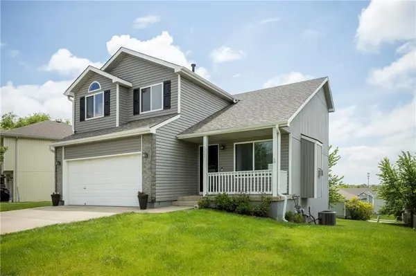 9209 NE Paw Paw DR, Kansas City, MO 64157