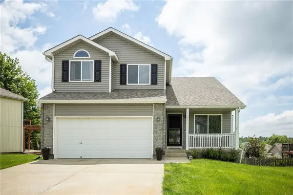9209 NE Paw Paw DR, Kansas City, MO 64157