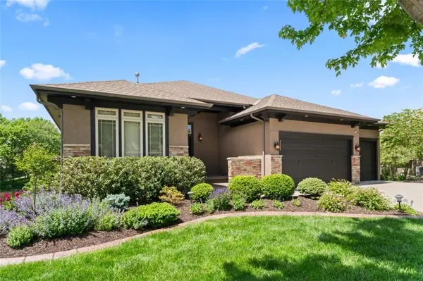 4484 SW Raintree Shore DR, Lee's Summit, MO 64082