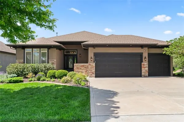 4484 SW Raintree Shore DR, Lee's Summit, MO 64082