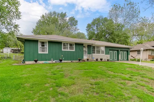 7300 Hedges AVE, Raytown, MO 64133