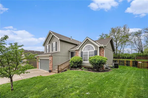 9018 NE 103rd TER, Kansas City, MO 64157