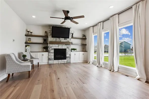 32292 W 165th TER, Gardner, KS 66030