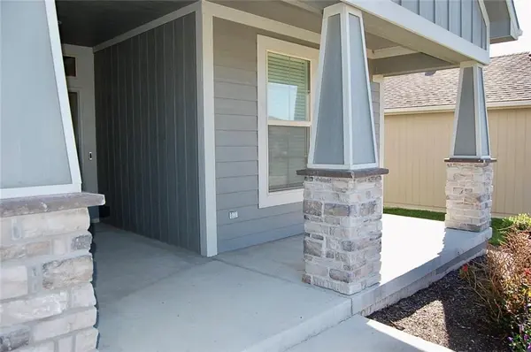 1712 West Glen DR, Leavenworth, KS 66048