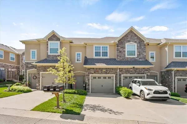15845 Shawnee DR, Overland Park, KS 66223
