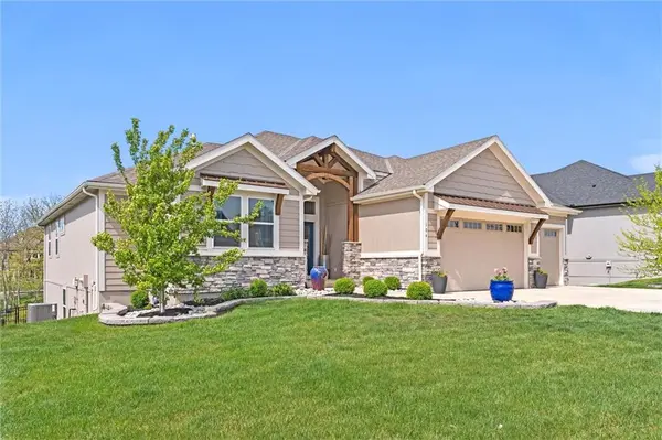 104 Grand Prairie CIR, Lake Winnebago, MO 64034