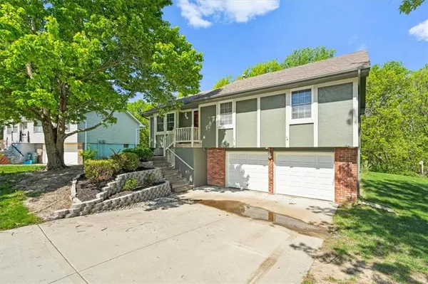 7114 Sobbie RD, Pleasant Valley, MO 64068