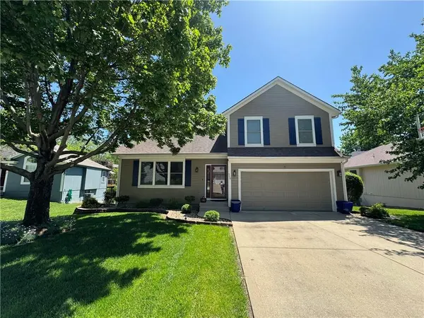 508 NW Panther DR, Blue Springs, MO 64015