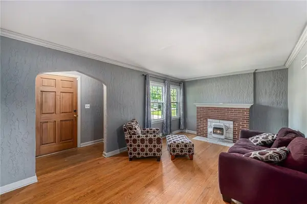 11602 E 37TH ST, Independence, MO 64052