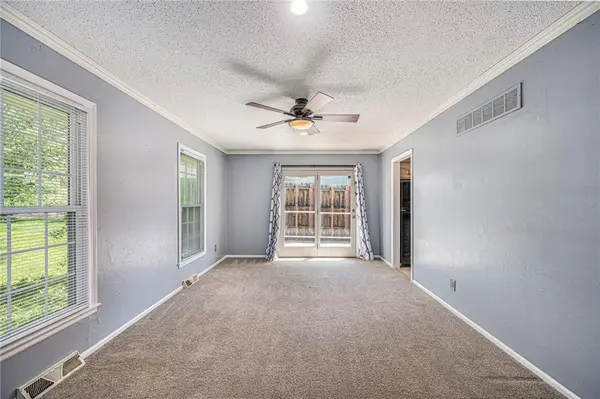 16015 E 40th TER, Independence, MO 64055