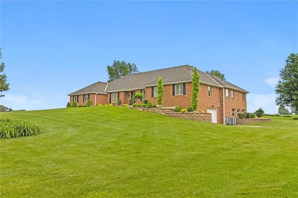 17520 Emerald View DR, Raymore, MO 64083