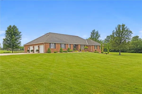 17520 Emerald View DR, Raymore, MO 64083
