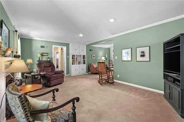 5401 W 70th TER, Prairie Village, KS 66208