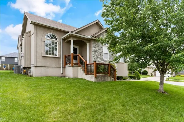 1404 Madison CT, Grain Valley, MO 64029