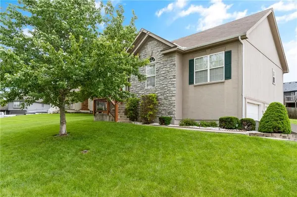 1404 Madison CT, Grain Valley, MO 64029