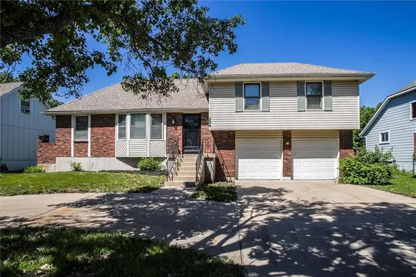 226 Johnston Pkwy, Raymore, MO 64083