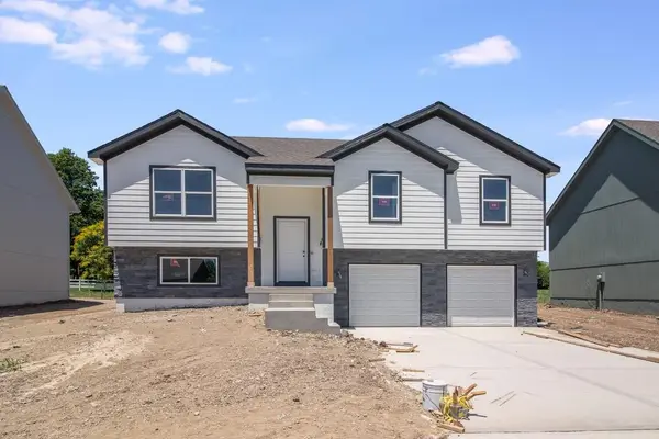 21404 W 216th ST, Spring Hill, KS 66083