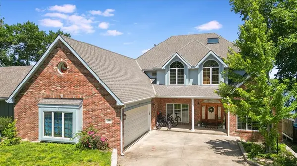 12 Anchor DR, Lake Tapawingo, MO 64015