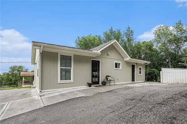 506 High ST, Edwardsville, KS 66111