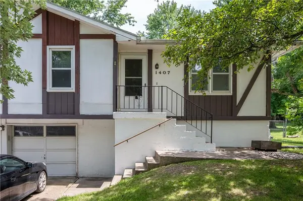 1407 SE 15th Street PL, Oak Grove, MO 64075