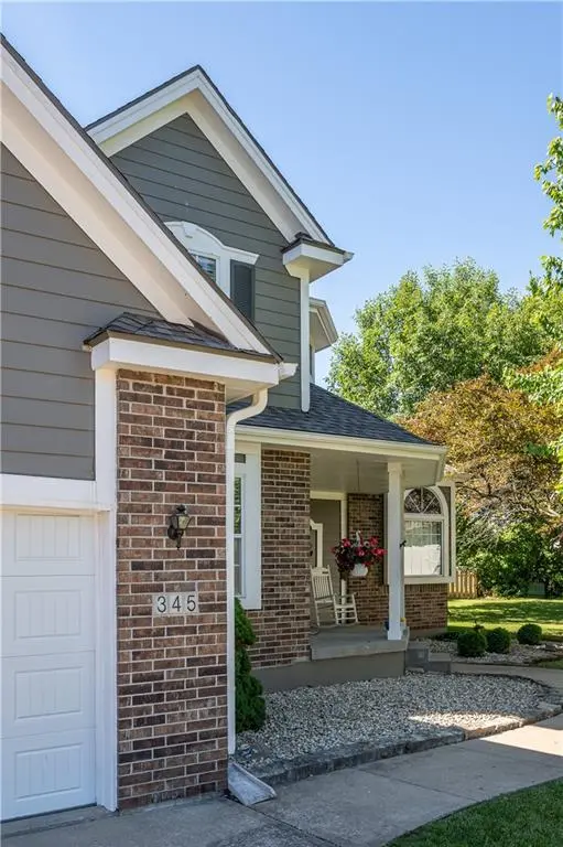 345 SE Canterbury LN, Lee's Summit, MO 64063