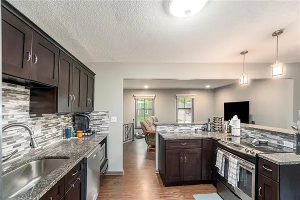 2104 NE 69th TER, Gladstone, MO 64118