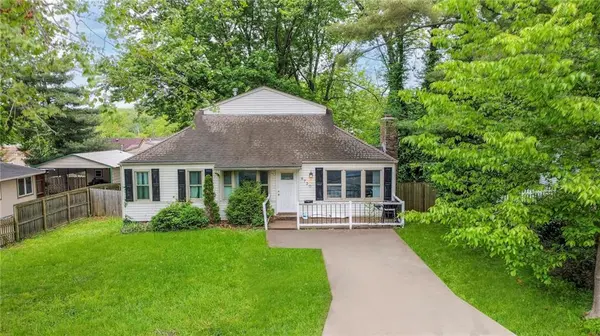 6730 Sterling AVE, Raytown, MO 64133
