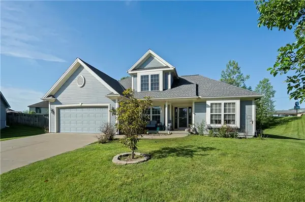 201 E 20th TER, Kearney, MO 64060