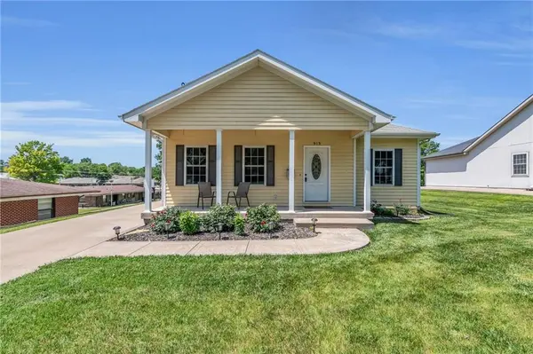 919 N Cedar ST, Cameron, MO 64429