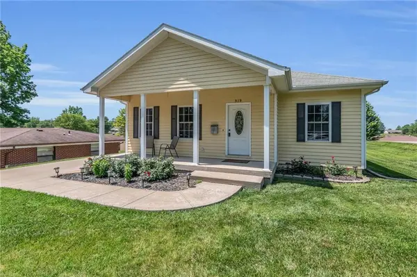 919 N Cedar ST, Cameron, MO 64429