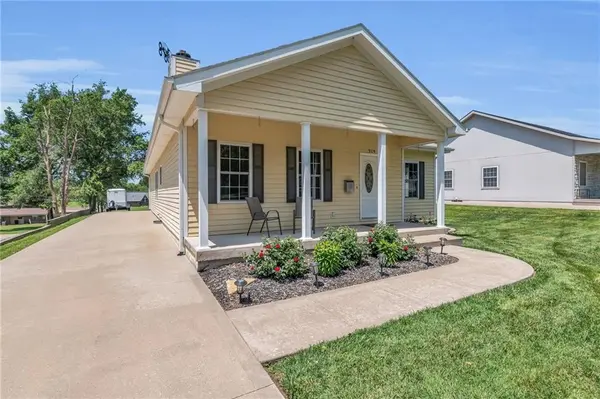 919 N Cedar ST, Cameron, MO 64429