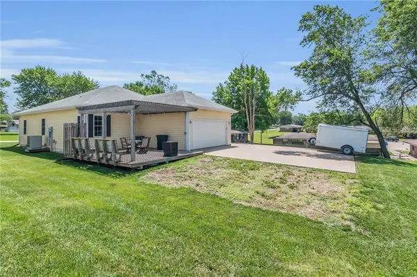 919 N Cedar ST, Cameron, MO 64429