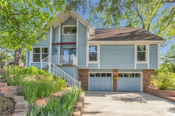 14609 W 91st TER, Lenexa, KS 66215