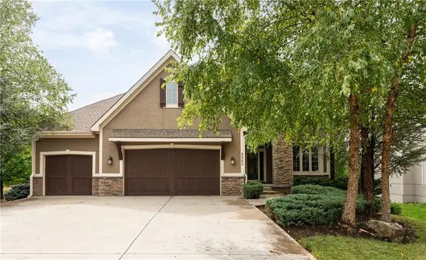 9005 W 158th ST, Overland Park, KS 66221