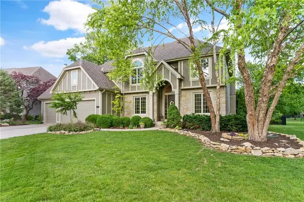 14971 Outlook LN, Overland Park, KS 66223