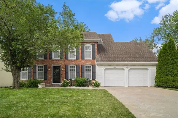 725 N Persimmon DR, Olathe, KS 66061