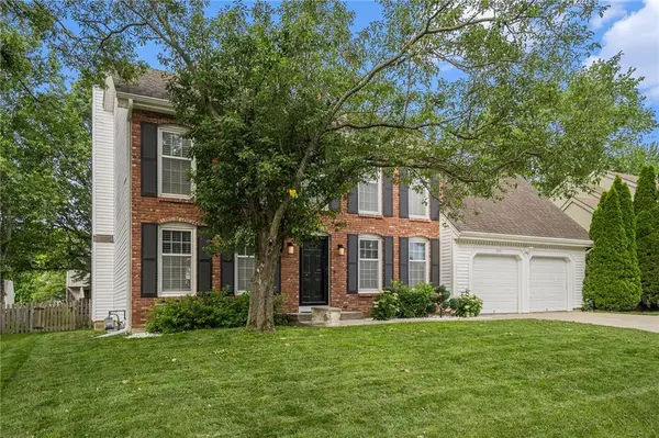 725 N Persimmon DR, Olathe, KS 66061