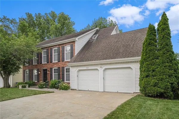 725 N Persimmon DR, Olathe, KS 66061