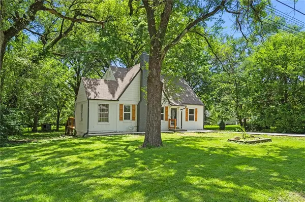 11217 E 55th TER, Raytown, MO 64133
