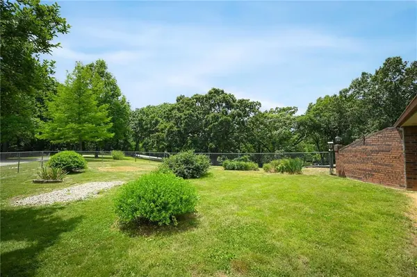 325 S 100 ST, Edwardsville, KS 66111