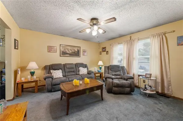 2028 High ST, Leavenworth, KS 66048