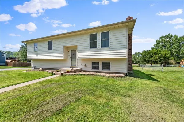 2028 High ST, Leavenworth, KS 66048