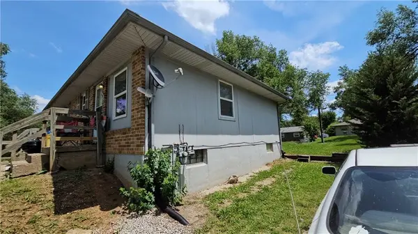 6017 E 151st ST, Grandview, MO 64030