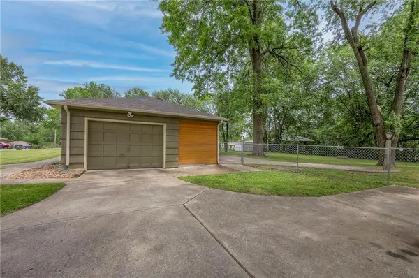 9611 W 56th ST, Merriam, KS 66203