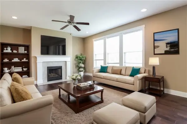 1424 SW Cornwall ST, Raymore, MO 64083
