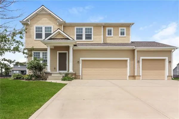1424 SW Cornwall ST, Raymore, MO 64083
