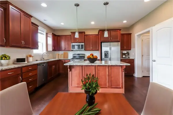 1424 SW Cornwall ST, Raymore, MO 64083