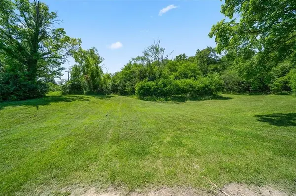 2064 Orchard ST, Edwardsville, KS 66111