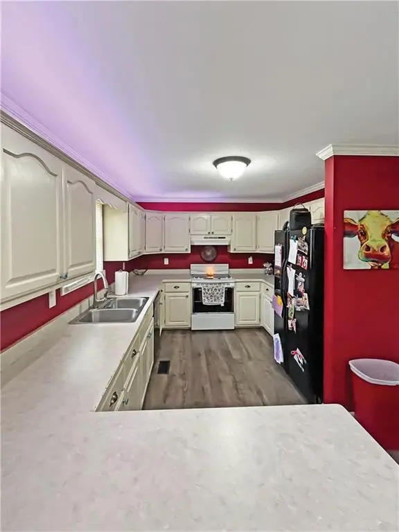 215 Oak ST, Mound Valley, KS 67354